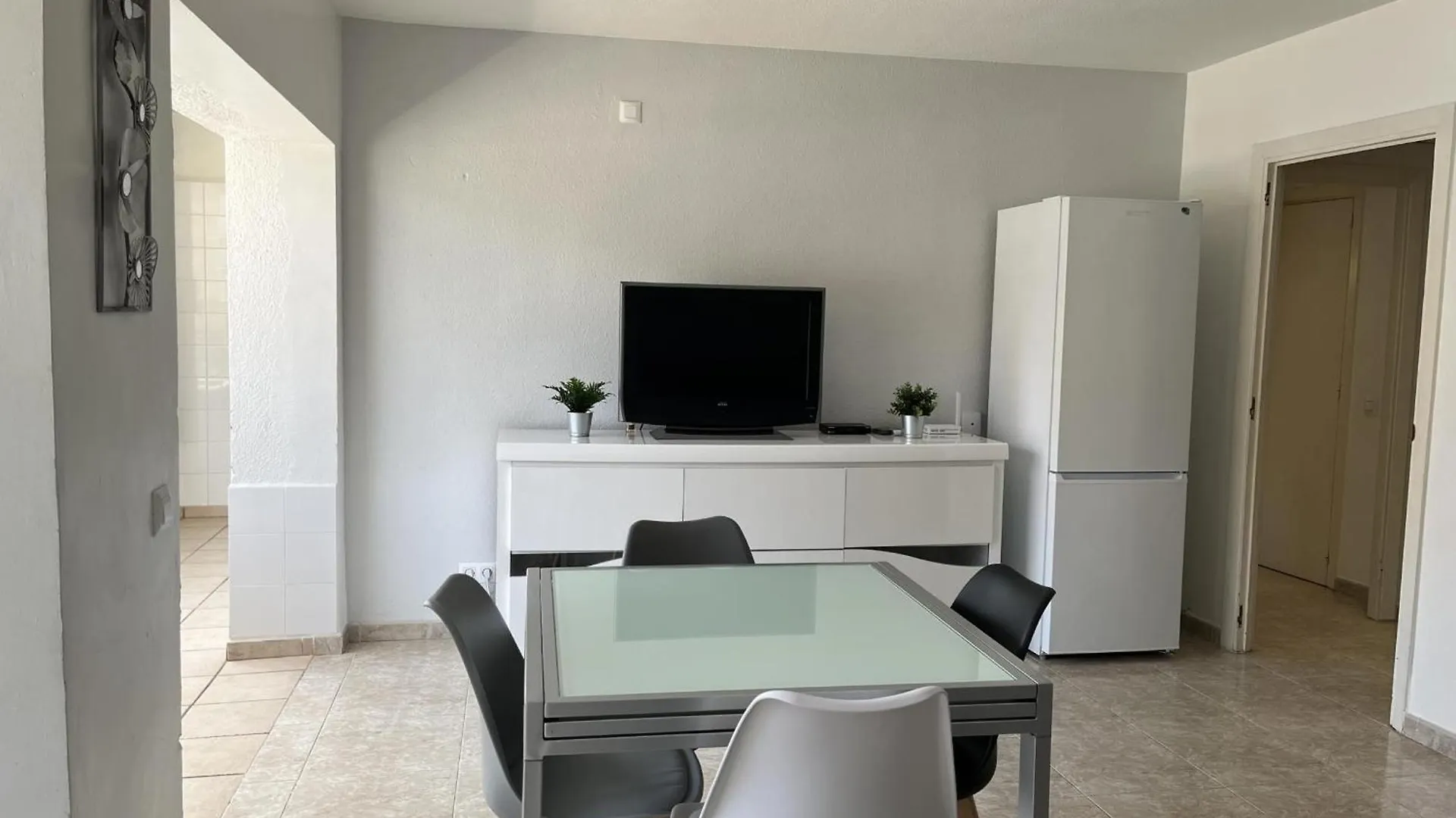 Hermoso Apartamento De 3 Habitaciones En Roses Con Piscina Y Jardin, Acceso A La Playa - Es-204-59
