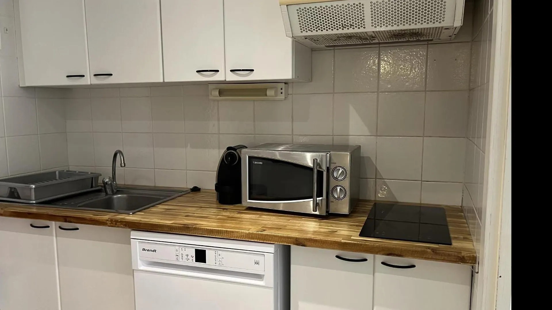 Hermoso Apartamento De 3 Habitaciones En Roses Con Piscina Y Jardin, Acceso A La Playa - Es-204-59 0*,